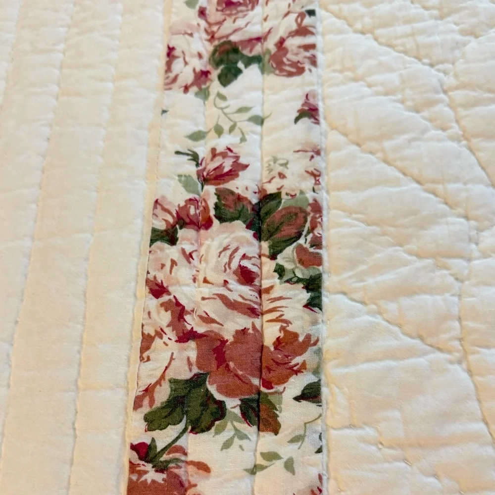 White Quilt with Pink Floral Decorative Details - Full Size - Picture 4 of 11
